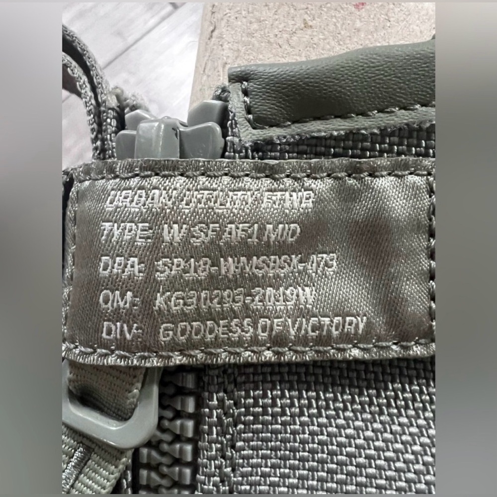 IOB Nike SF Air Force 1 Mid Dark Stucco Sneakers
Shoes Iconic Strap Collectible - Picture 11 of 16